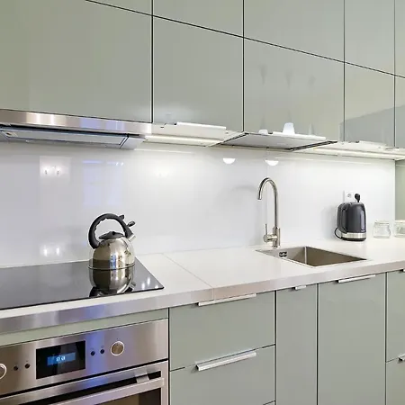 Cafe Garden Apartment *
